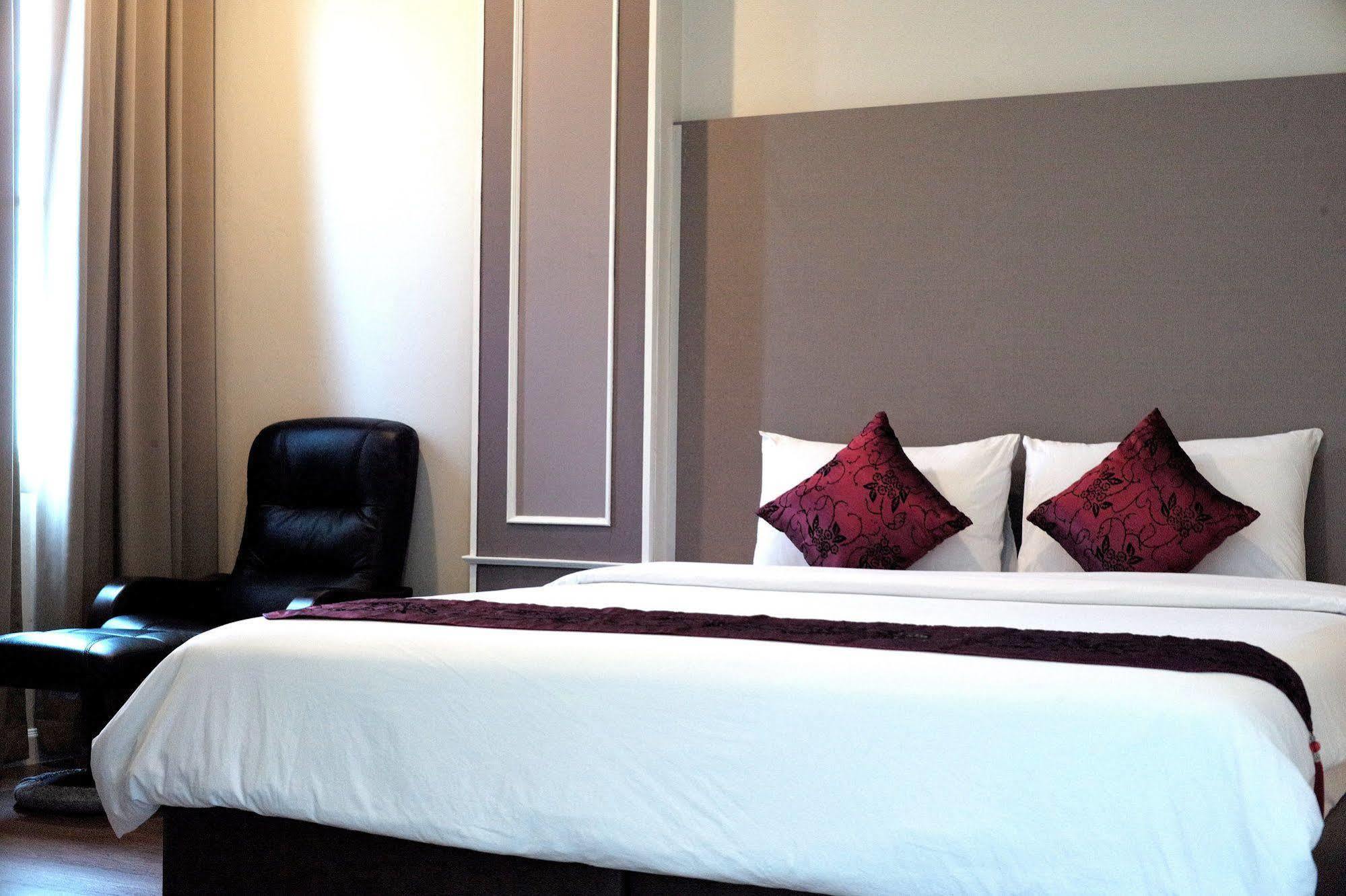 J. Park Hotel Chonburi Exterior foto